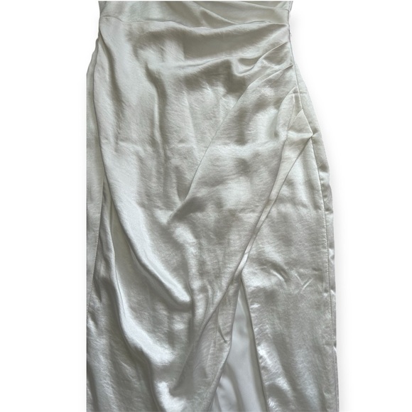 Elliatt Isabelle Dress in Ivory Elegant One-Shoulder Dress women’s size small - Picture 8 of 11